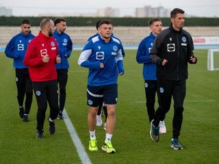 Samuel Kopásek (vľavo) a Ľubomír Belko (v čiernom) na tréningu reprezentácie do 21 rokov v Šamoríne pred dvojzápasom s Holandskom a Portugalskom (10.11.2024)