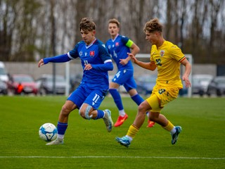 Lukáš Kuman (11), Andrei Niculcea v prípravnom zápase Slovensko U16 – Rumunsko U16 v Dunajskej Strede (15.10.2024)