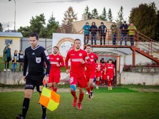 Skúsený Michal Piter Bučko (v strede) vedie svoje mužstvo do zápasov ako kapitán.