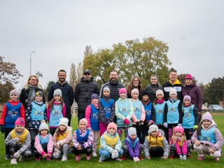 Snímka zo stretnutia zástupcov projektu UEFA v rámci projektu Disney Playmakers v Komárne (13.11.2024).