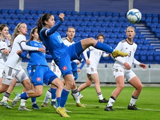 Victoria Havalec (č.17) v zápase Slovensko WU17 - Lotyšsko WU17 v zápase turnaja 1. fázy kvalifikácie o postup na ME 2025 (Poprad, 8.11.2024).