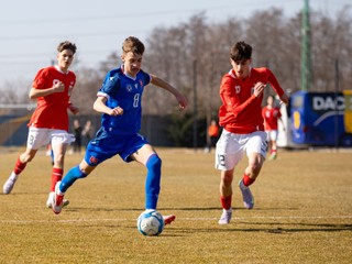 Patrik Sopko (8), Ali Karadas (12) v prípravnom zápase Slovensko U15 – Rakúsko U15 v Dunajskej Strede (6.3.2025)