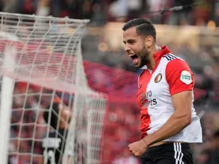 Na archívnej snímke slovenský futbalista v drese Feyenoordu David Hancko sa teší z gólu počas zápasu F-skupiny Európskej ligy Feyenoord Rotterdam -  Sturm Graz
v Rotterdame.  