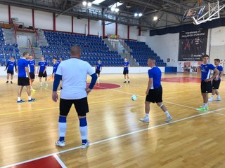 Slovenská seniorská reprezentácia napriek organizačným ťažkostiam zarezáva na kempe v Lučeneci, odohrá zápas proti Mimelu