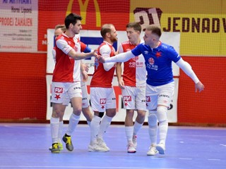 Slavia je na čele ligy bez straty bodu, aj vďaka Karpiakovi vyhrala pražské derby