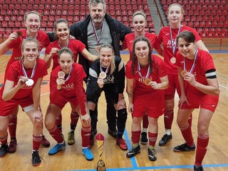Bronz zo Ženskej Niké Futsal Ligy do B.Bystrice, v Prievidzi si v závere postrážili potrebný bod