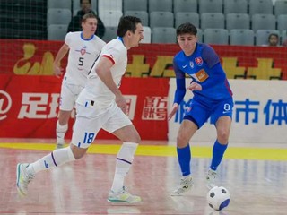 Susedské derby v čínskom Yuline bez víťaza, Slováci o víťazstvo na turnaji vyzvú Fínov