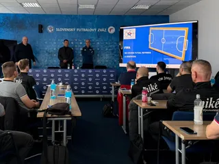 Slovenský futsal investuje do kvality. Rozhodcov a delegátov školil inštruktor FIFA Pedro Ángel Galán Nieto