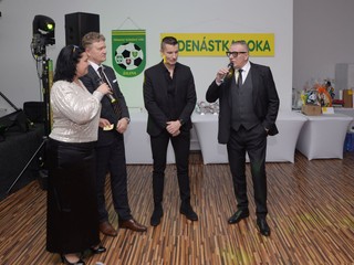 Oblastní futbalisti vymenili spotené dresy za nablýskané obleky