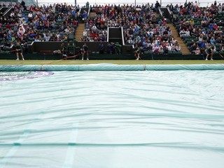 Program Wimbledonu znovu narúša dážď