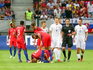 Slováci padli po poslednej akcii zápasu, Angličania dali gól v 95. minúte