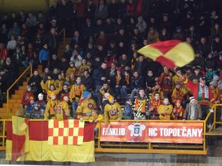 Na štvťfinále Topoľčany - Skalice bol takmer plný štadión.