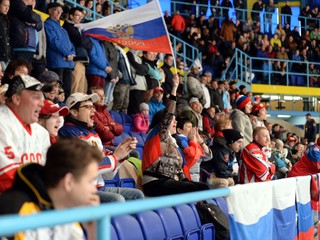 Zápas medzi Ruskom a USA sledoval v Spišskej Novej Vsi zaplnený štadión