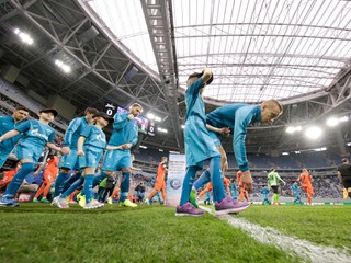 Pri otváracom zápase proti Uralu dokázal Zenit Petrohrad zaplniť štadión sotva z tretiny.