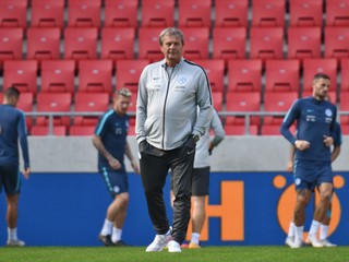 Ján Kozák počas posledného tréningu v úlohe trénera reprezentácie pred zápasom medzi Slovenskom a Českom.