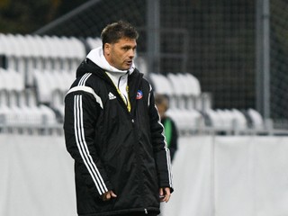 Tréner AS Trenčín Vladimír Cifranič má kopec starostí. 