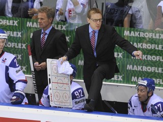 Glen Hanlon na slovenskej striedačke počas MS 2011.