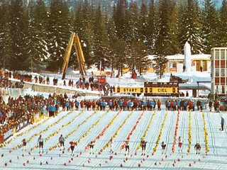 Štart štafetových pretekov žien na 3x5 km na MS 1970 vo Vysokých Tatrách.
