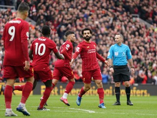 Liverpool by mal dostať titul, aj keby sa sezóna nedokončila, tvrdí britský denník