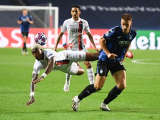 Momentka zo zápasu Atalanta Bergamo - PSG.