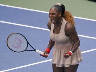 Turnajová dvojka končí, Serena Williamsová zvládla dvaapolhodinovú bitku