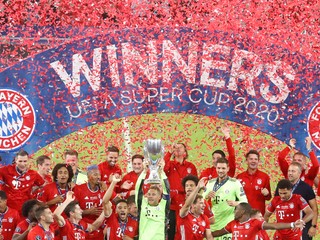 Bayern Mníchov slávi zisk európskeho Superpohára.