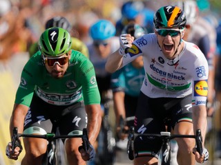 Peter Sagan (vľavo) a Sam Bennett počas Tour de France 2020.