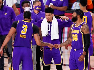 Hráči Los Angeles Lakers Anthony Davis a Markieff Morris.