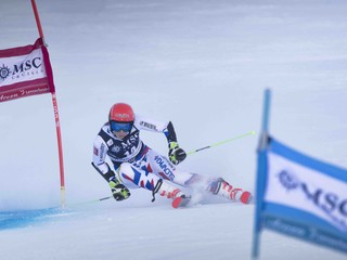 Petra Vlhová počas obrovského slalomu vo švajčiarskom Lenzerheide. 