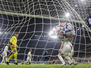 Romelu Lukaku strieľa gól v zápase Inter Miláno - Borussia Mönchengladbach v Lige majstrov.