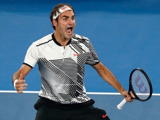 Federer vyhral päťsetovú bitku s Nišikorim a postúpil do štvrťfinále