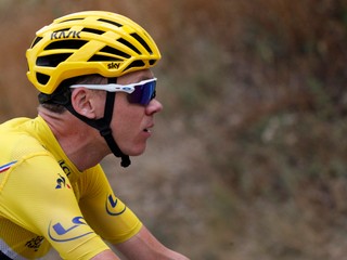 Na snímke z Tour de France 2017 Chris Froome v žltom drese.