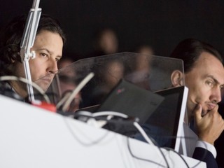 Videoanalytik Igor Andrejkovič a vpravo generálny manažér slovenskej hokejovej reprepzentácie Miroslav Šatan.