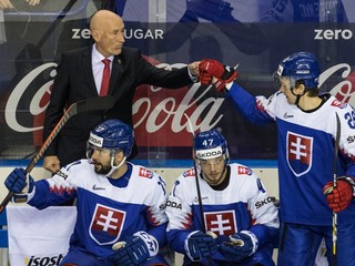 Tréner Craig Ramsay na slovenskej striedačke. Kde odohrajú slovenskí hokejisti svetový šampionát v roku 2021 je zatiaľ neisté.