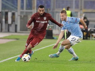 Denis Vavro (vpravo) v drese Lazio Rím.