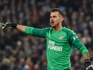 Dúbravkov Newcastle nestačil na Manchester United, Liverpoolu navýšil náskok