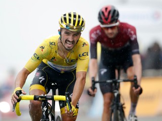 Aj najsledovanejším cyklistickým pretekom Tour de France hrozí pre pandémiu koronavírusu zrušenie. 