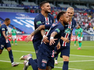 Futbalisti PSG na ilustračnej fotografii, v popredí Neymar.