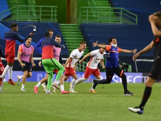 Hráči Lipska sa radujú z víťazstva.