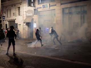 Výtržnosti fanúšikov PSG po prehre.