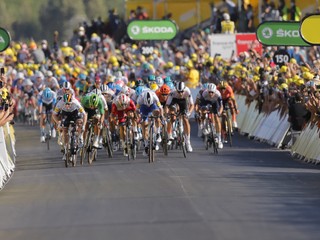 Momentka z 10. etapy na Tour de France 2020 - súboj Peter Sagan, Sam Bennett a Caleb Ewan.