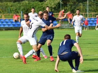 V košickom pohárovom derby uspeli hráči Slávie TU (v bielom). Domácu Lokomotívu zdolali 2:1.