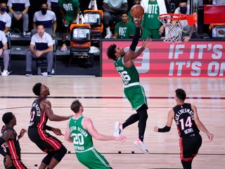 Momentka zo zápasu Miami - Boston.