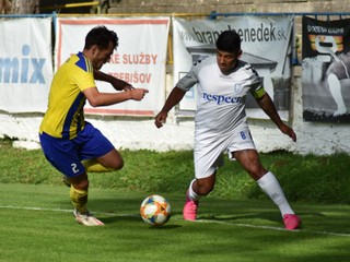 Aldo Omar Baez (vpravo) si už druhú sezónu oblieka dres druholigového Šamorína.