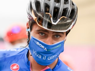 Peter Sagan v modrom drese na Giro d'Italia 2020.