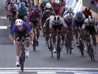 Arnaud Démare víťazí v 6. etape na Giro d'Italia 2020, Peter Sagan končí ôsmy.