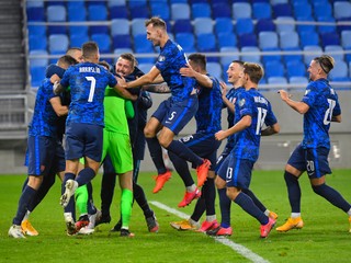 Slovenskí futbalisti po penaltách zdolali Írov a od postupu na EURO ich delí jediná výhra