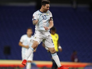 Messi rozhodol o víťazstve Argentíny, Suárez pomohol Uruguaju k trom bodom