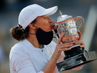 Poľská tínedžerka sa postarala o senzáciu, vyhrala Roland Garros