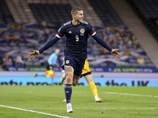 Slovenskí futbalisti prehrali v Škótsku a sú stále poslední, Hapal urobil veľké zmeny